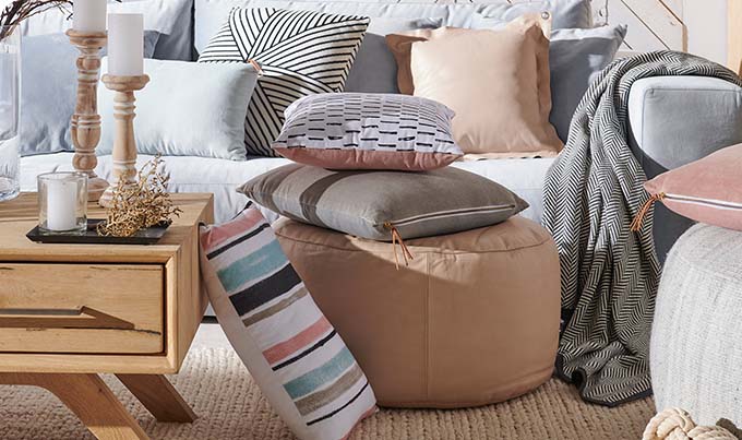 Kissen und Decken im Wohnzimmer im Boho Style