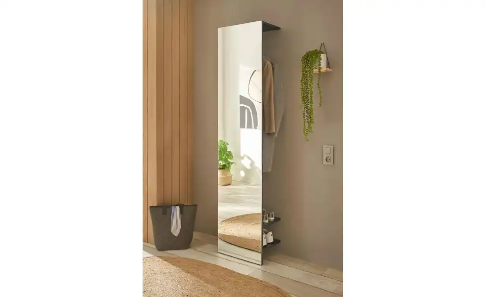 Garderobenschrank, in Wohnsituation