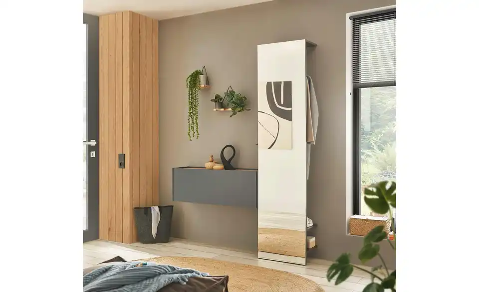 Garderobenschrank, in Wohnsituation