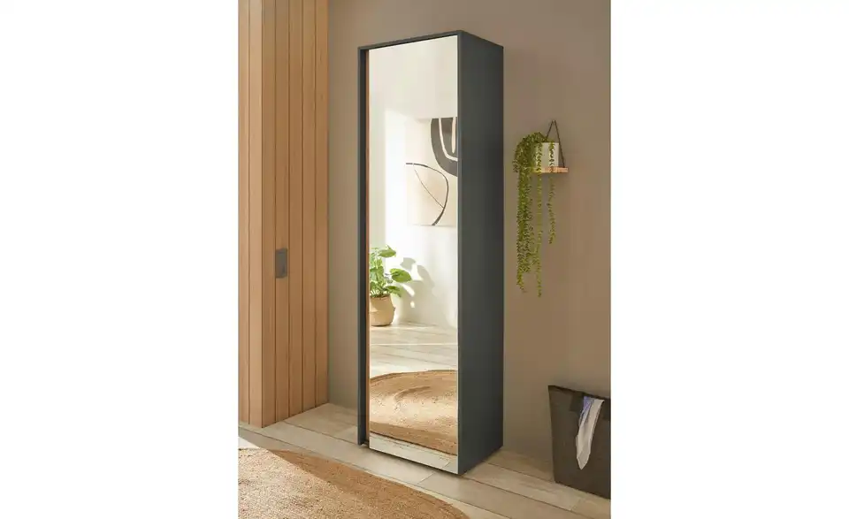 Garderobenschrank, in Wohnsituation