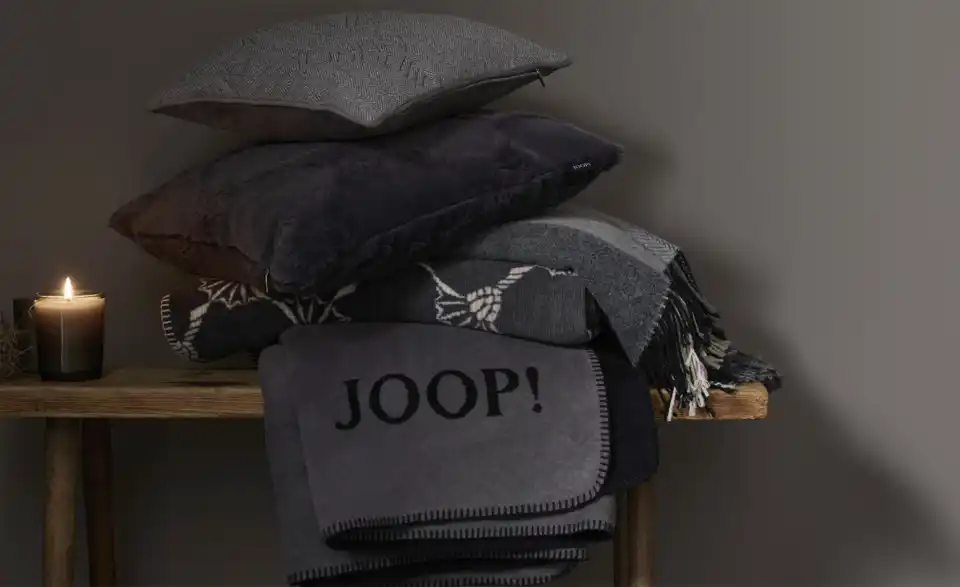 JOOP! Kuscheldecke J-Trend, in Wohnsituation