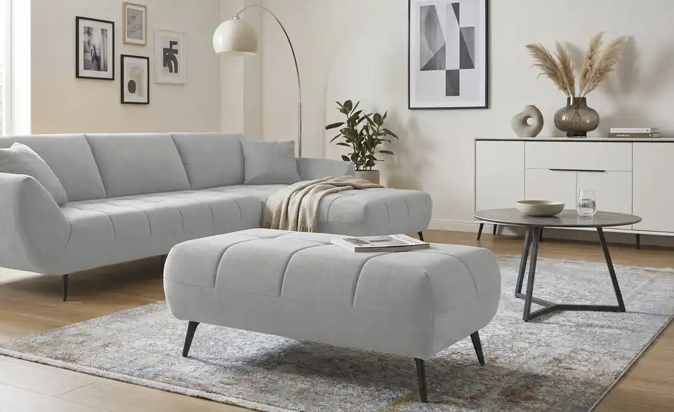 bobb Hocker Carly, in Wohnsituation