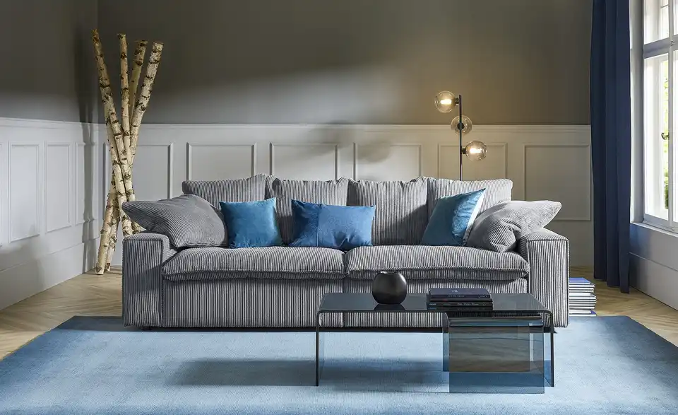 Big Sofa Kini, in Wohnsituation