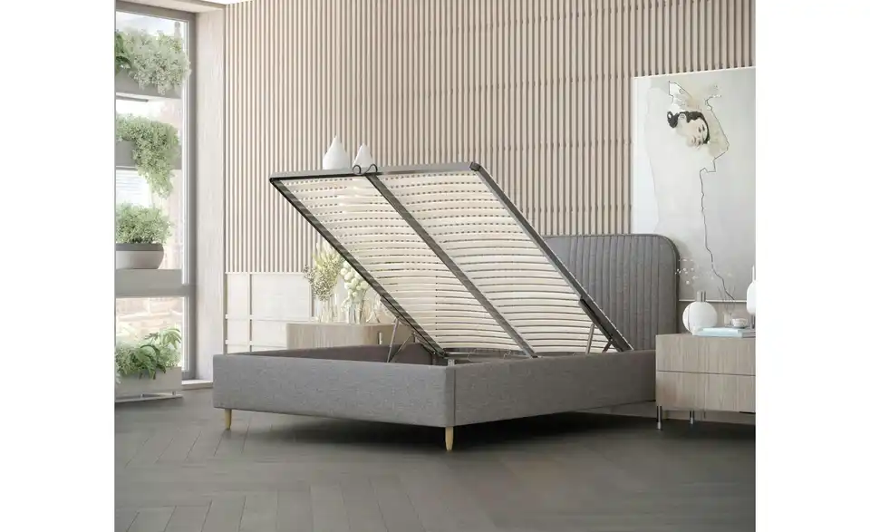 Polsterbett mit Stauraum, in Wohnsituation