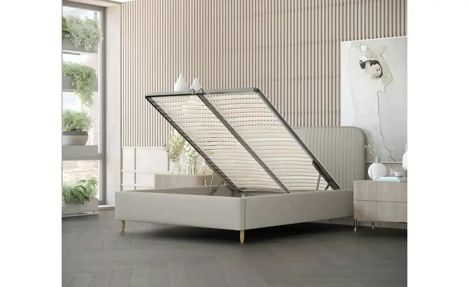 Polsterbett mit Stauraum, in Wohnsituation