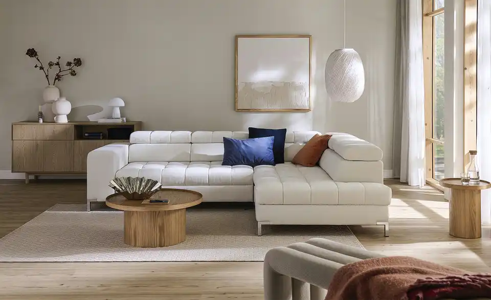 Ecksofa Arte mit verstellbaren Kopfstützen, in Wohnsituation